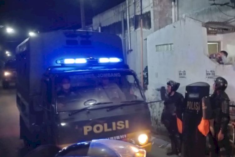 320 Orang Diamankan Polisi akibat Halangi Penangkapan Buron Cabul Anak Kiai Jombang