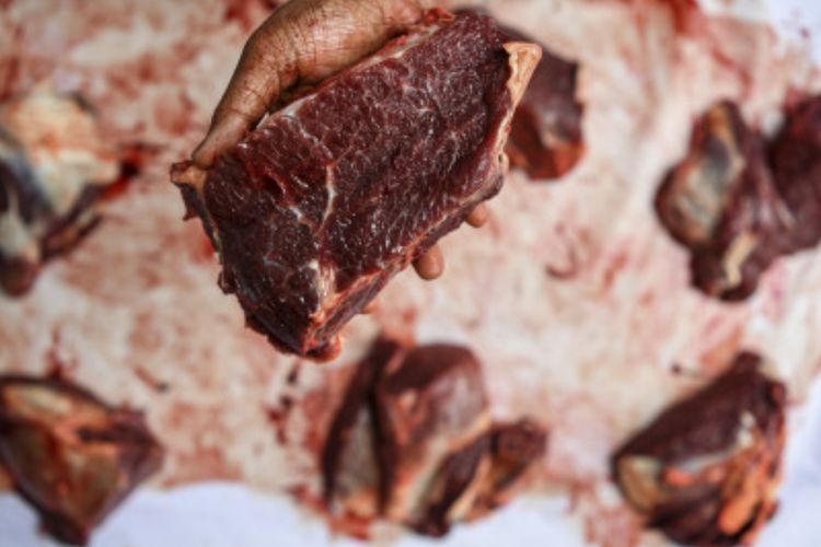 Jangan Kebablasan! Ini 5 Dampak Negatif Terlalu Banyak Makan Daging Kurban