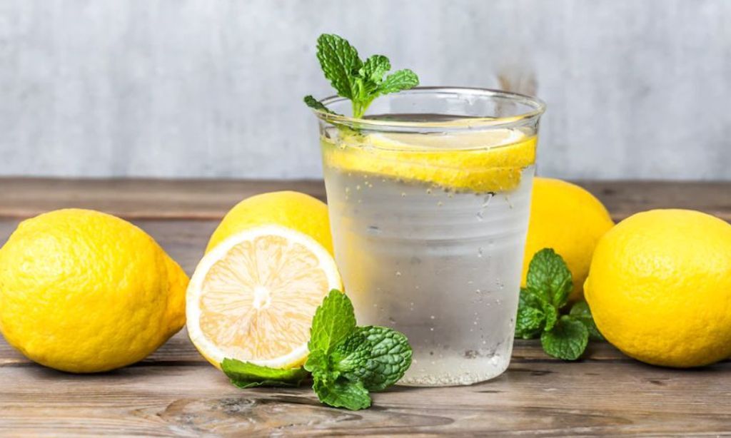 5 Manfaat Minum Air Lemon Setiap Pagi, Kulit Glowing Komedo Luntur