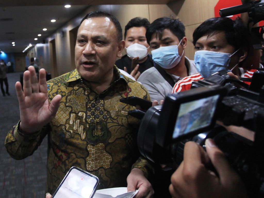 Intip Momen Firli Bahuri Diperiksa di Bareskrim soal Kasus Pemerasan SYL, Rapi Pakai Batik!