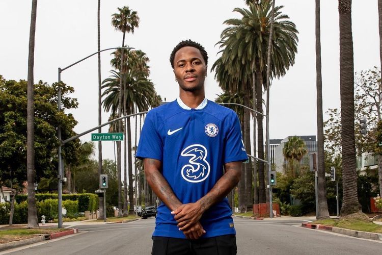 Sterling Resmi ke Chelsea, Bakal Pakai Nomor Punggung Berapa Ya?