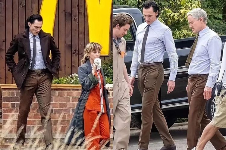 Viral Foto Tom Hiddleston Syuting 'Loki Season 2', Syuting dekat MacDonald?