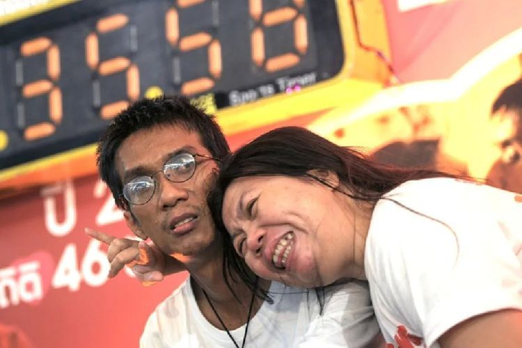 Ciuman 58 Jam Nonstop, Pasangan di Thailand Ini Pecahkan Rekor!