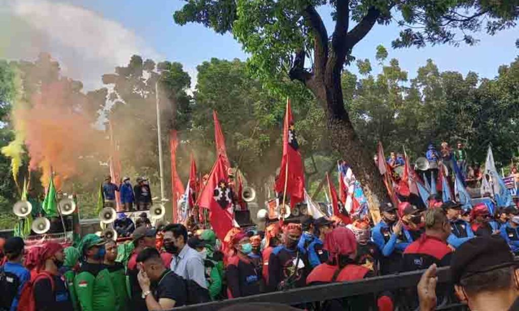 Update Ricuh Demo Mahasiswa Trisakti di Balai Kota Jakarta, 15 Orang Jadi Tersangka
