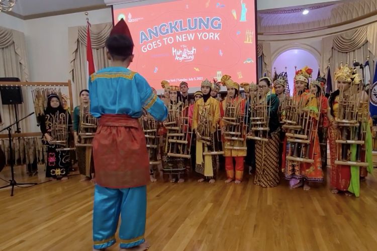 Tonton Aksi Keren Grup Angklung Bandung Mainkan ‘Nothing Else Matters’ Metallica di US