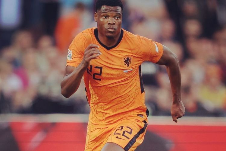 Manchester United Tertarik Datangkan Denzel Dumfries dari Inter Milan