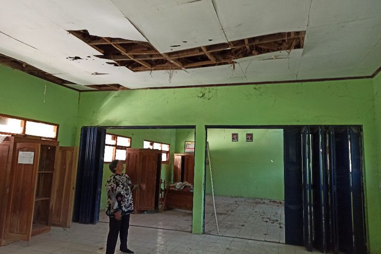 Ironi! Ada Sekolah Hampir Ambruk, Lokasinya Dekat Rumah Bupati: Siswanya Sampai Ngungsi