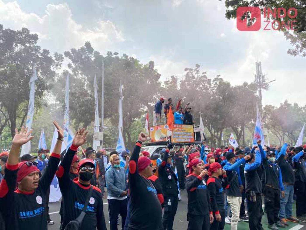 Demo di Balai Kota Jakarta Ricuh, 7 Polisi Terluka dan 93 Mahasiswa Diamankan