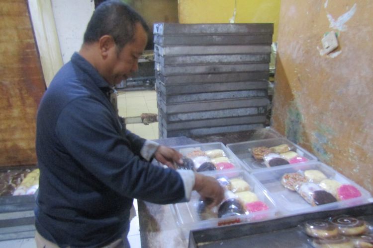 Kisah Sukses Teknisi PLN Nyambi Jualan Donat, Sehari Bisa Cuan Rp8 Juta