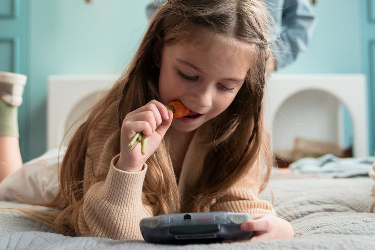 Dear Moms, Ini Waktu Makan Anak yang Tepat Tanpa Gadget Menurut Psikolog