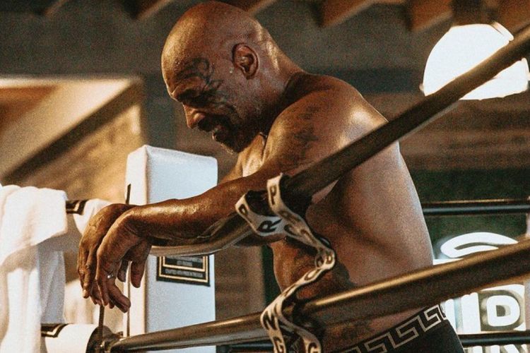 Kembali Naik Ring! Mike Tyson Akan Duel dengan Youtuber Jake Paul pada Tahun Ini