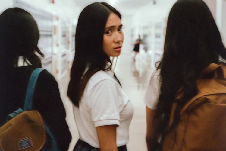 Lirik Lagu High School in Jakarta - Niki Zefanya, Tentang Kehidupan SMA