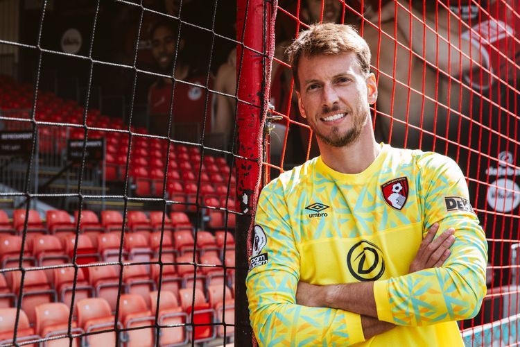 Resmi! Bournemouth Rekrut Kiper Kedua Barcelona