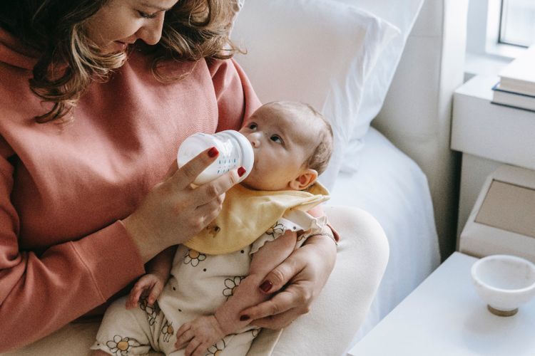 Tips Menyusui agar Kebutuhan Kalori Bayi Tercukupi, Pastikan Posisi Sudah Benar
