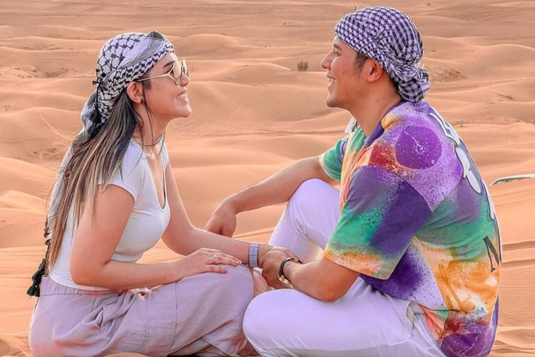 Potret Cantik Via Vallen dan Chevra Yolandi Honeymoon ke Dubai, Couple Gemas!