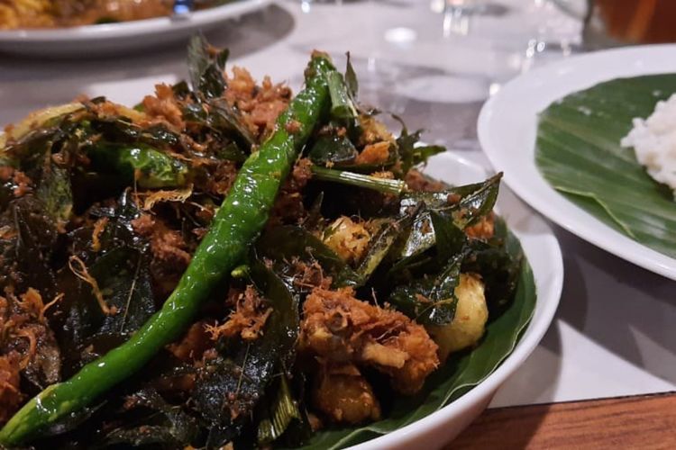 Gak Perlu ke Aceh, di Cinere Ada Ayam Tangkap Enak yang Rempahnya 