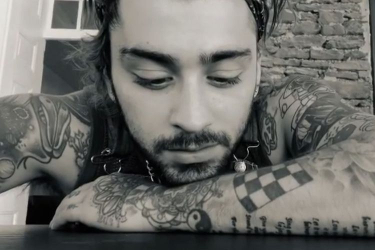 Zayn Malik Bikin Fans Rindu One Direction, Nyanyikan Lagu 'Night Changes' dengan Merdu