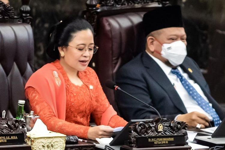 Vibesnya Megawati, Gaya Puan Maharani Pakai Kebaya Kutu Baru Terracotta Bikin Salfok