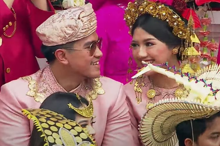 Sweet Banget! Kaesang Pangarep dan Erina Gudono Kompak Pakai Baju Adat Minang di HUT RI