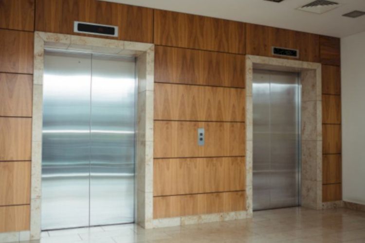 Merinding! Pekerja Bangunan di Jakbar Tewas Usai Terjepit lift Barang