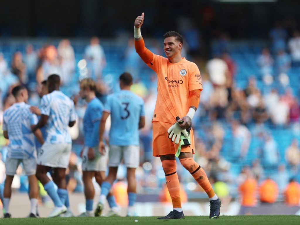 Kerap Dirumorkan ke Arab Saudi, Man City Berencana Untuk Perpanjang Kontrak Ederson