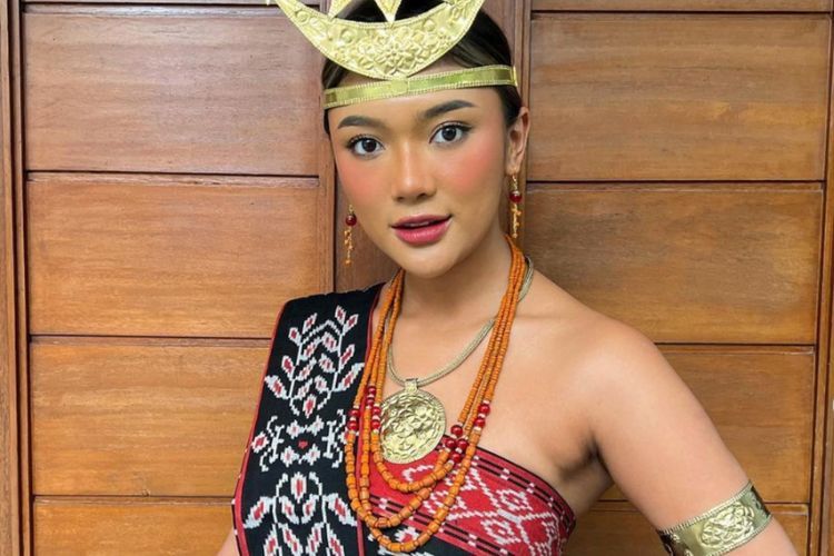 Cantiknya Gaya Marion Jola Pakai Baju Adat Rote saat HUT RI, Bikin Netizen Luluh