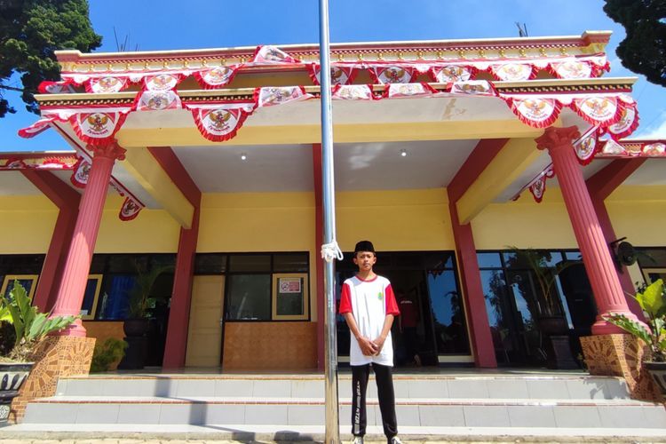 Viral Siswa SMP Ponorogo Panjat Tiang Bendera Saat Upacara HUT RI, Begini Kronologinya