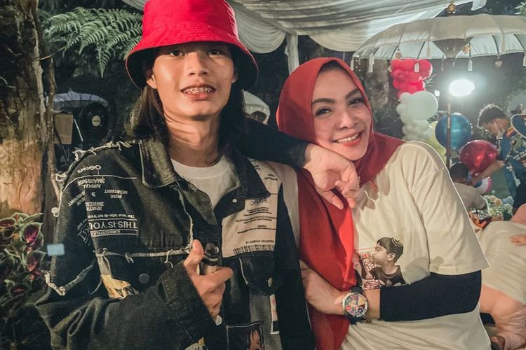 Bonge Auto Bengong Disawer Mama Rieta saat Asyik Joget: Diterima Gak Ya?
