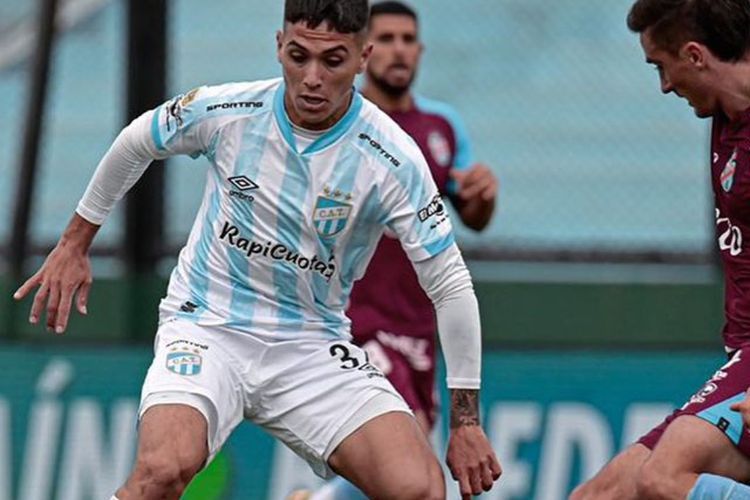 Gokil! Pemain Liga Argentina Ini Cetak Gol dari Jarak 77 Meter, Layak Menang Puskas?