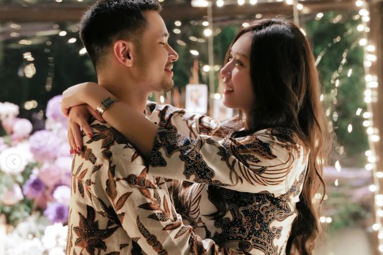 Sisca Kohl Resmi Dilamar Jess No Limit, Dresscode Batiknya Jadi Sorotan Netizen