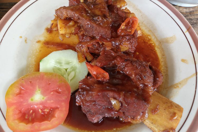 Jualan di Gang Sempit, Ada Iga Bakar Tebal dan Empuk Semurah Ini di Boyolali!