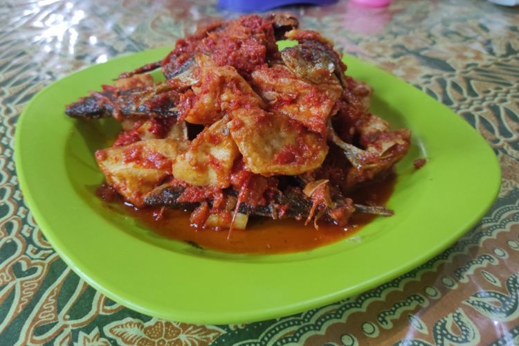 Cara Mudah Membuat Ikan Balado Senikmat Rumah Makan Padang, Bikin Nambah Nasi
