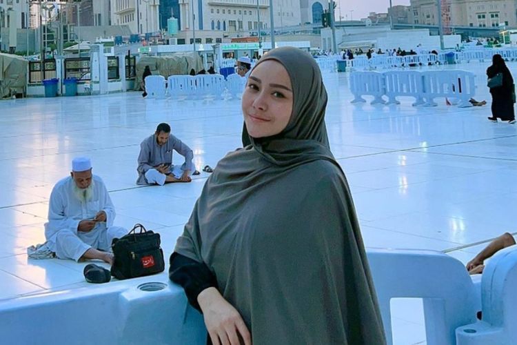 Cantiknya Mawar AFI Kenakan Hijab Pas Umroh, Dibilang Mirip Syahrini sampai Mulan Jameela