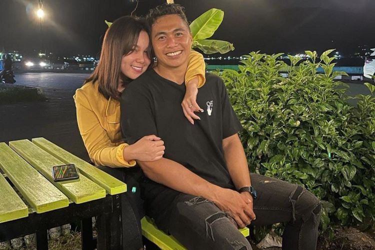 Gemas! Bikin Konten Joget Bareng Kekasih, Goyangan Aprilio Manganang Justru Lebih Luwes