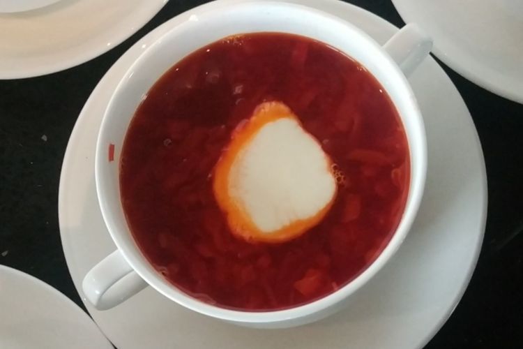 Lezatnya Kuliner Ukraina, Sup Merah Dibuat dari Buah Bit dan Wortel Rasanya Asam Asin 