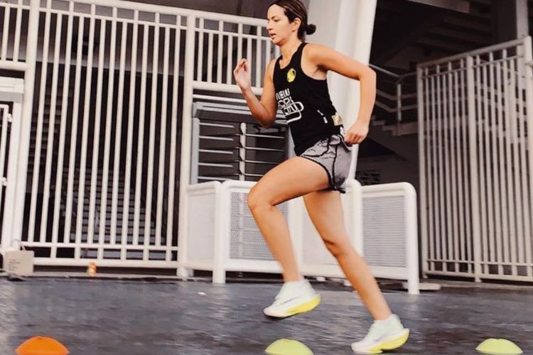 OOTD Nia Ramadhani Lari di GBK Senayan Netizen Malah Salfok ke Kaki Mulusnya