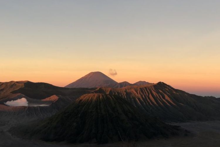 BB TNBTS Sesalkan Bule Buang Air Kecil di Lereng Gunung Bromo: Tidak Etis