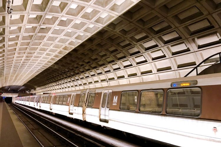 Pengalaman WNI Naik KRL di Amerika, Heran Banyak Kursi Kosong Tapi Pada Berdiri! Kenapa?