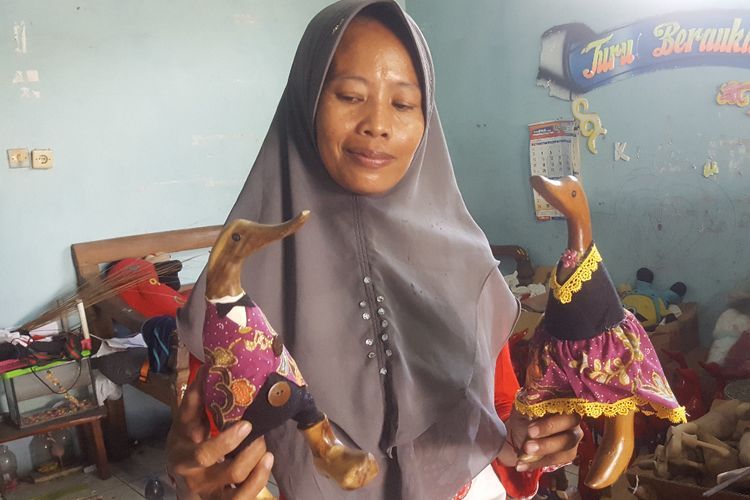 Mantan Marketing Farmasi, Nekat Jualan Bebek Kayu Sampai Ekspor ke Eropa dan Amerika