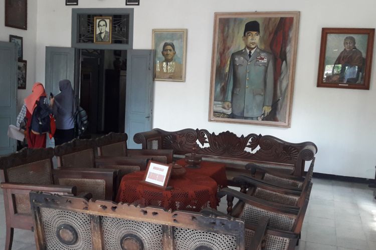 Masuk ke Rumah Masa Kecil Bung Karno di Blitar, Ada Sumur Tua yang Bikin 