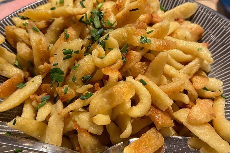 3 Kuliner Khas Strasbourg, Rasanya Unik Gado-Gado Jerman Prancis!