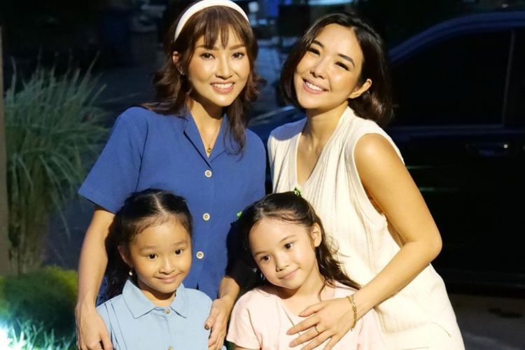 Potret Gaya Akrab Gisel dan Sarwendah Bareng Gempi dan Thalia, Gemes to The Max!