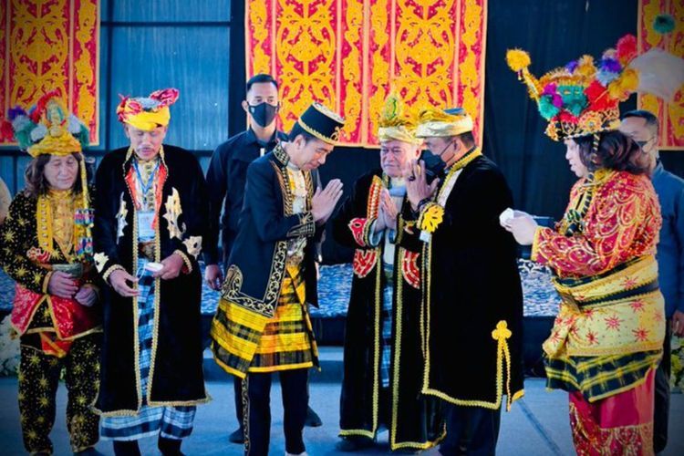Presiden Jokowi Dapat Gelar Kehormatan 'La Ode Muhammad Joko Widodo' dari Kesultanan Buton