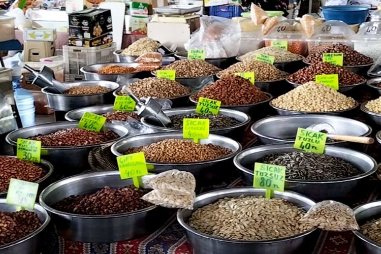 Di Negara Ini Kuaci Jadi Cemilan 