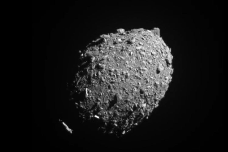 Google Rayakan Misi NASA Tabrakan Pesawat ke Asteroid, Situs Pencarian Jadi Miring Kapten!