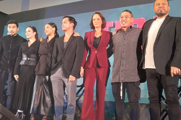 Disney+ Rilis Poster Pertama Tira, Ini Para Pemeran yang Membintangi Film Superhero Lokal