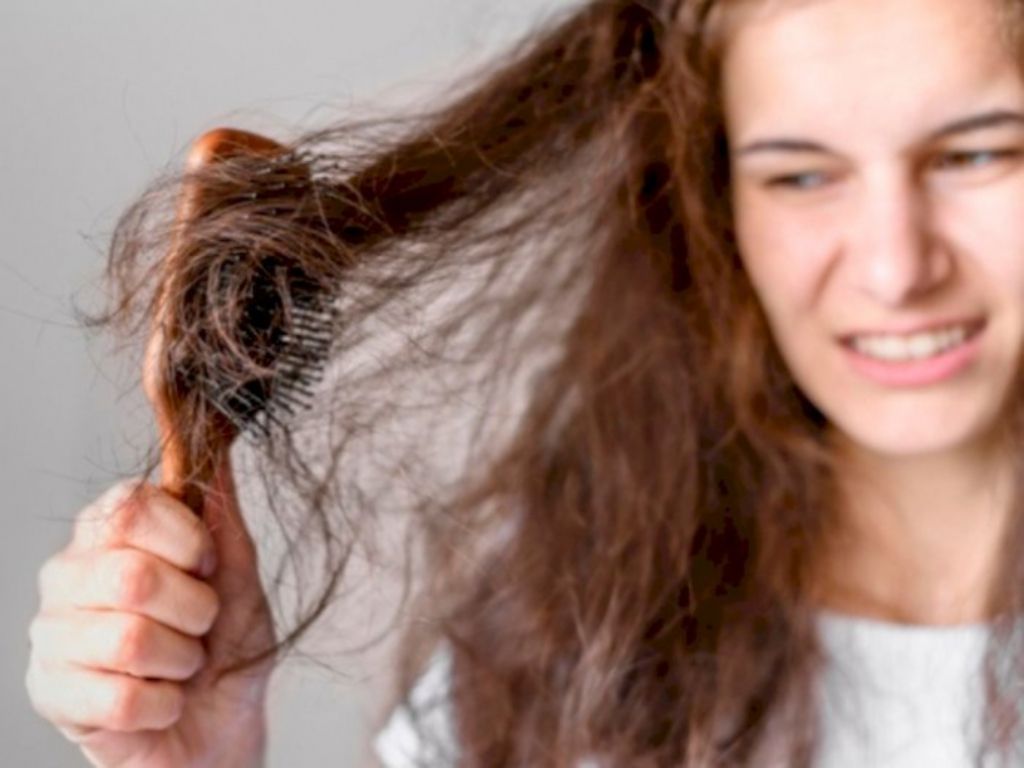 6 Cara Mencegah Rambut Rontok Pada Wanita dan Pria yang Ampuh