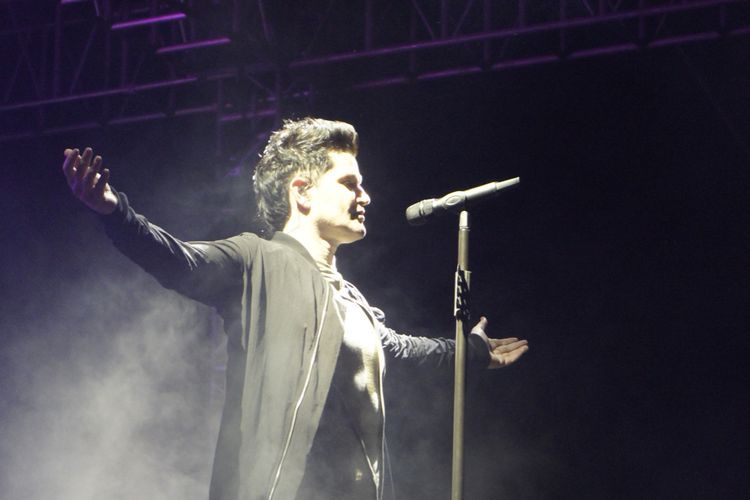 Konser di Bandung, The Script Mengejutkan Ribuan Penonton dengan Gimmick Menyayat Hati