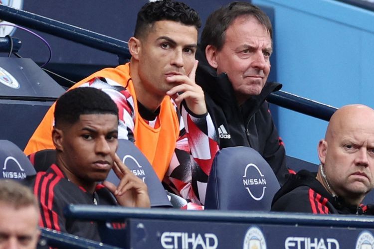 Jadi Cadangan Mati di Derby Manchester, MU Disebut Gak Hormati Ronaldo: Lepasin Aja