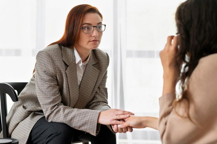 4 Perbedaan Psikolog dan Psikiater dalam Tangani Masalah Mental